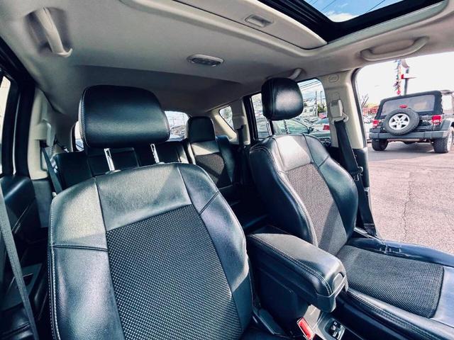 Photo of 2014 White Jeep Compass