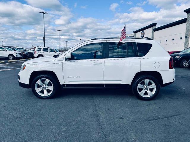 Photo of 2014 White Jeep Compass
