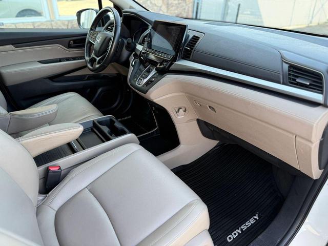 Photo of 2018 White Diamond Pearl Honda Odyssey
