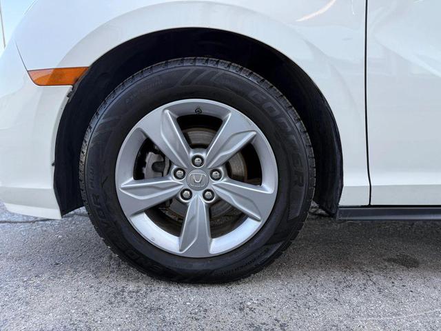 Photo of 2018 White Diamond Pearl Honda Odyssey