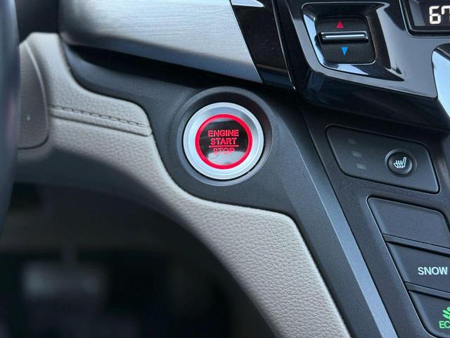Photo of 2018 White Diamond Pearl Honda Odyssey