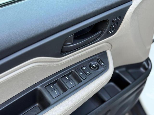 Photo of 2018 White Diamond Pearl Honda Odyssey