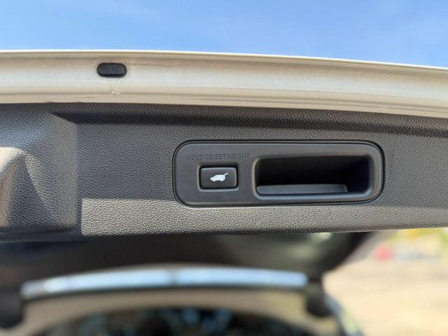 Photo of 2018 White Diamond Pearl Honda Odyssey