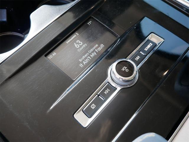 Photo of 2020 White Lincoln Navigator