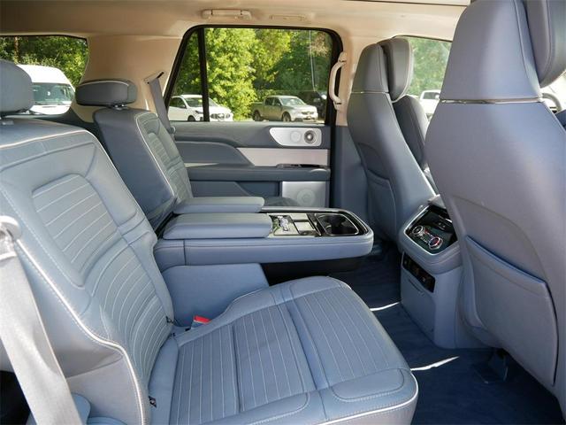 Photo of 2020 White Lincoln Navigator
