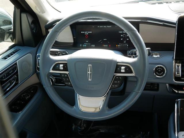 Photo of 2020 White Lincoln Navigator