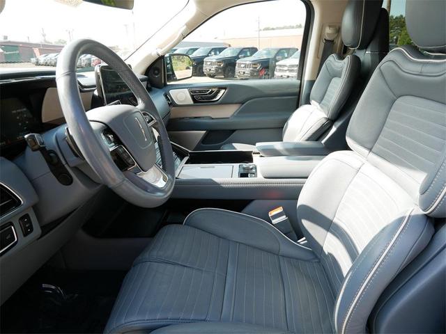 Photo of 2020 White Lincoln Navigator