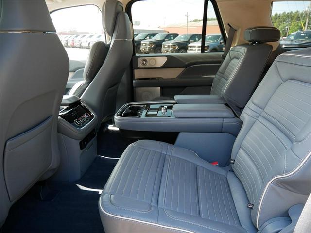 Photo of 2020 White Lincoln Navigator
