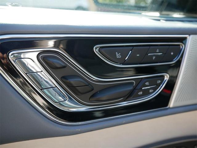 Photo of 2020 White Lincoln Navigator