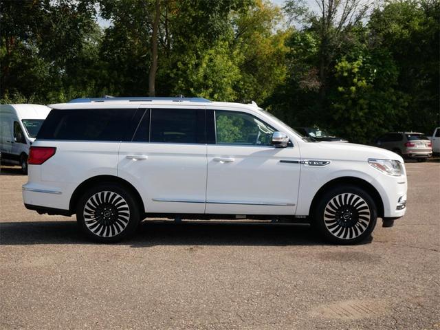 Photo of 2020 White Lincoln Navigator
