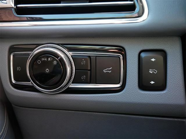Photo of 2020 White Lincoln Navigator