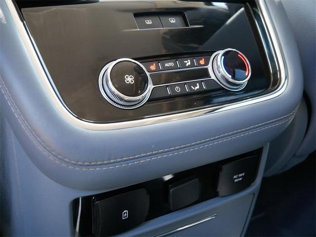 Photo of 2020 White Lincoln Navigator