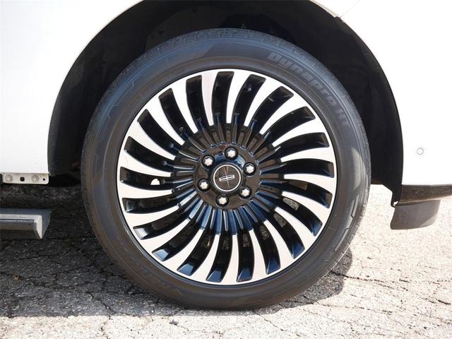 Photo of 2020 White Lincoln Navigator