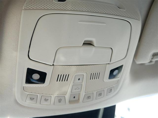 Photo of 2020 White Lincoln Navigator