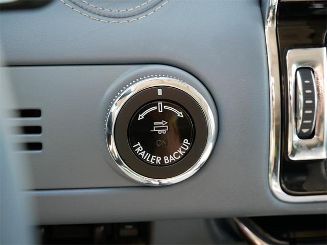 Photo of 2020 White Lincoln Navigator