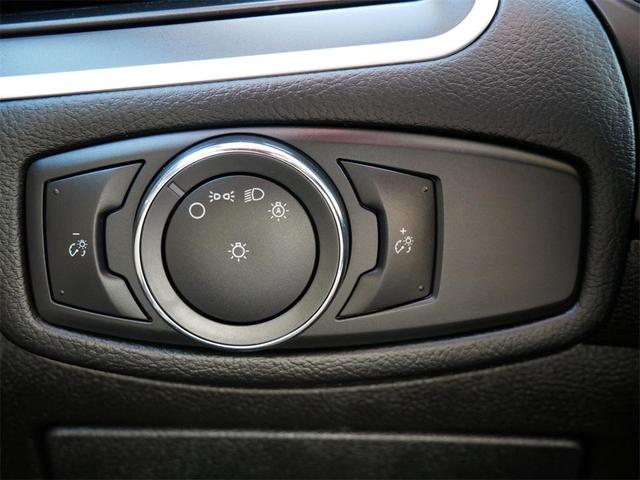 Photo of 2015 Tuxedo Black Metallic Ford Edge