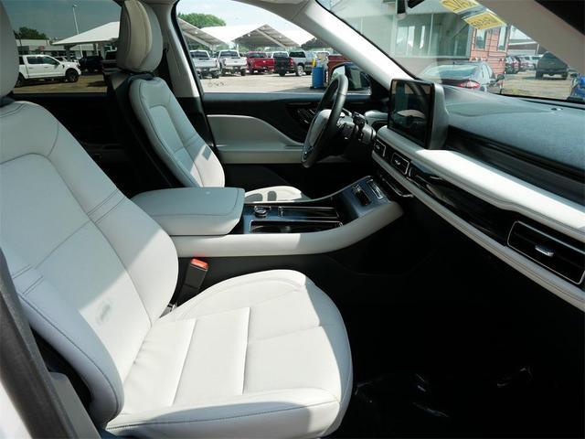 Photo of 2025 White Metallic Lincoln Aviator