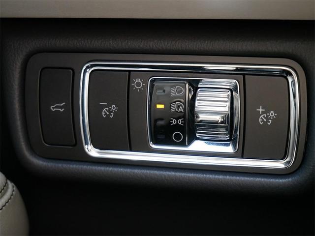 Photo of 2025 White Metallic Lincoln Aviator