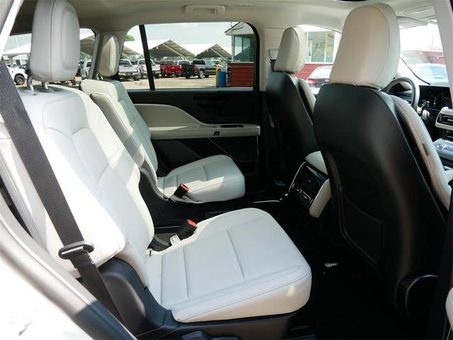 Photo of 2025 White Metallic Lincoln Aviator