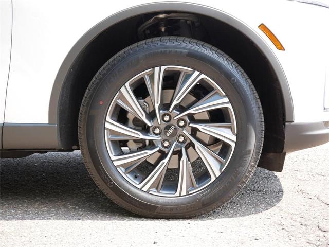 Photo of 2025 White Metallic Lincoln Aviator
