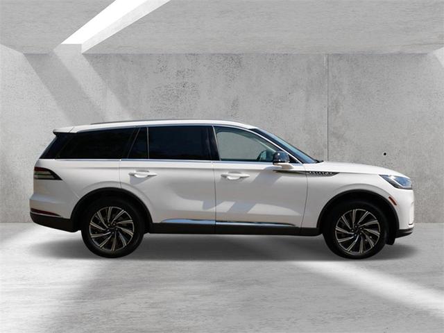 Photo of 2025 White Metallic Lincoln Aviator