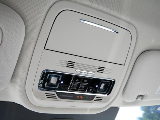 Photo of 2025 White Metallic Lincoln Aviator
