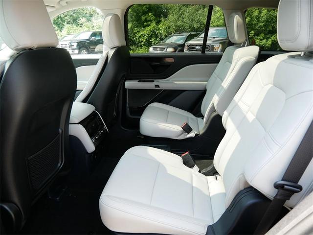 Photo of 2025 White Metallic Lincoln Aviator
