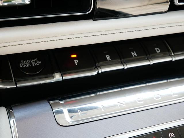 Photo of 2025 White Metallic Lincoln Aviator