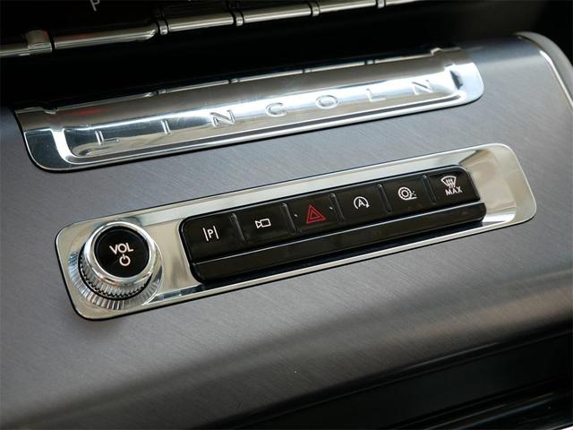 Photo of 2025 White Metallic Lincoln Aviator