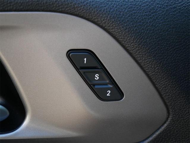 Photo of 2022 Granite Crystal Clearcoat Metallic Chrysler Pacifica