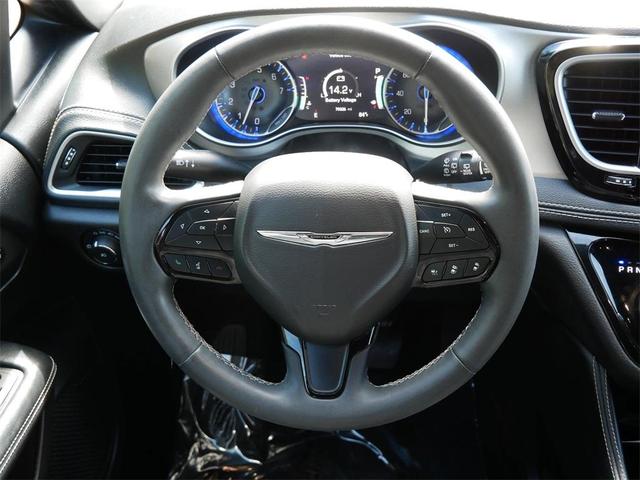Photo of 2022 Granite Crystal Clearcoat Metallic Chrysler Pacifica