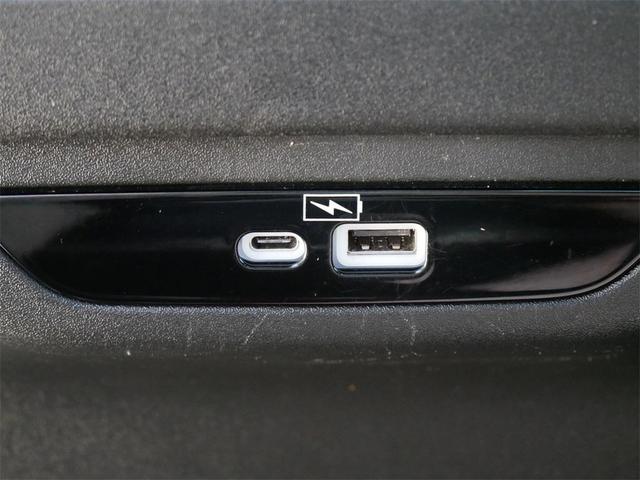 Photo of 2022 Granite Crystal Clearcoat Metallic Chrysler Pacifica