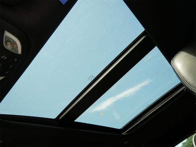 Photo of 2022 Granite Crystal Clearcoat Metallic Chrysler Pacifica