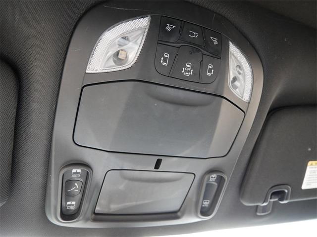 Photo of 2022 Granite Crystal Clearcoat Metallic Chrysler Pacifica