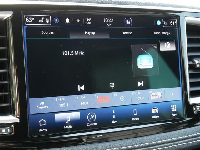 Photo of 2022 Granite Crystal Clearcoat Metallic Chrysler Pacifica