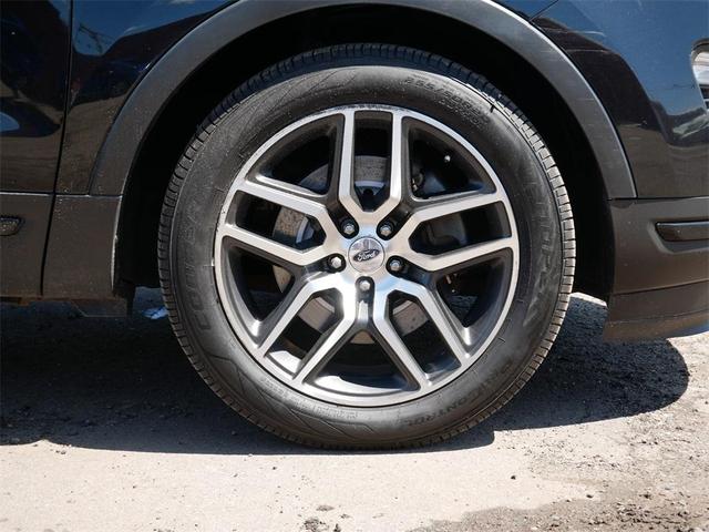 Photo of 2018 Shadow Black Ford Explorer