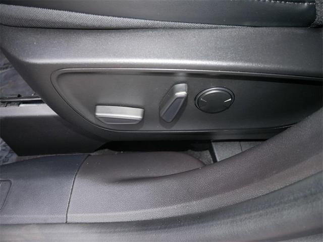 Photo of 2023 Carbonized Gray Metallic Ford Escape