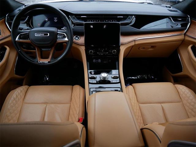 Photo of 2024 Bright White Clearcoat Jeep Grand Cherokee