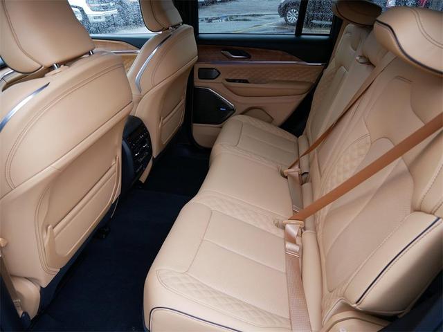 Photo of 2024 Bright White Clearcoat Jeep Grand Cherokee
