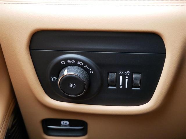 Photo of 2024 Bright White Clearcoat Jeep Grand Cherokee
