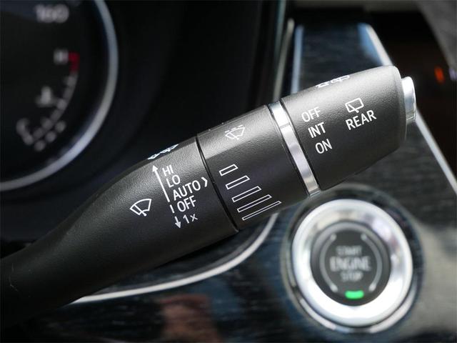 Photo of 2023 Silver Metallic Cadillac XT6