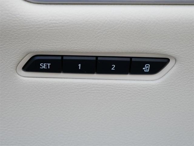 Photo of 2023 Silver Metallic Cadillac XT6