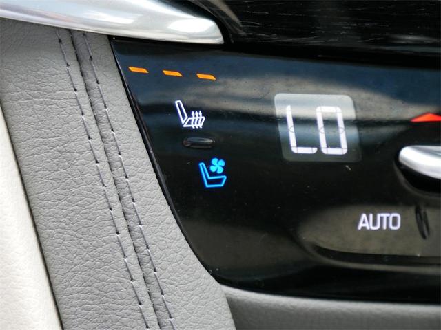 Photo of 2023 Silver Metallic Cadillac XT6
