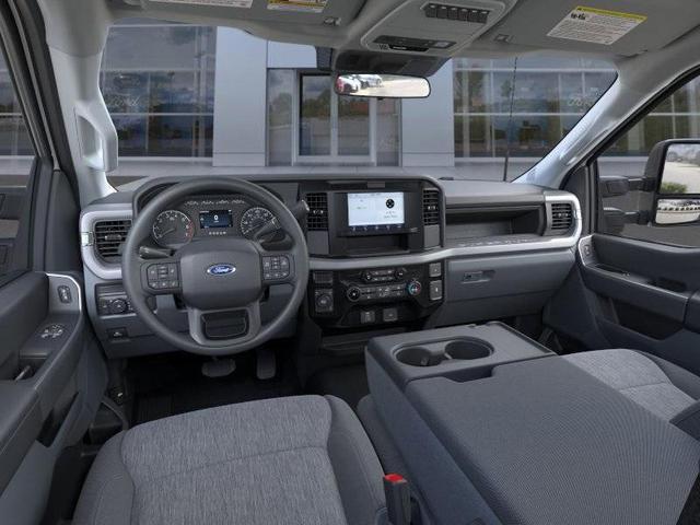 Photo of 2025 Oxford White Ford F-250
