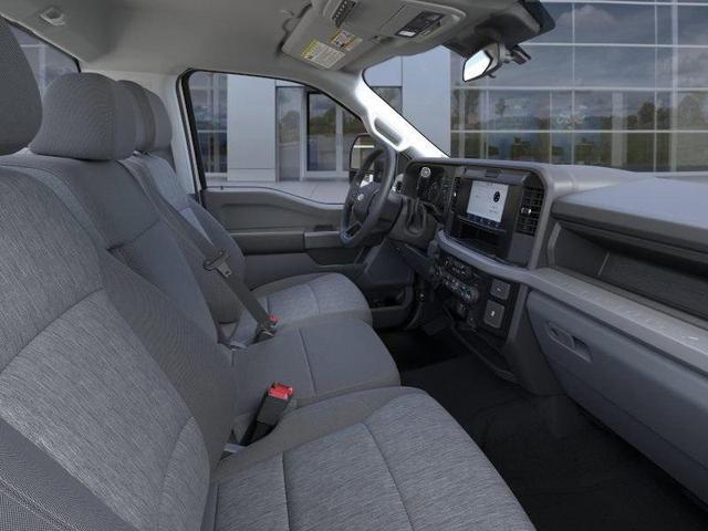 Photo of 2025 Oxford White Ford F-250