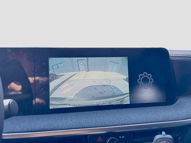 Photo of 2025 Canyon Bronze M Nissan Kicks