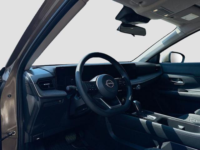 Photo of 2025 Canyon Bronze M Nissan Kicks