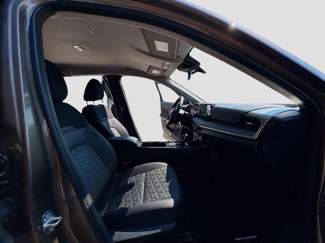 Photo of 2025 Canyon Bronze M Nissan Kicks