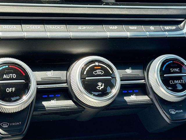 Photo of 2019 Victoria Black Genesis G70