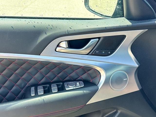 Photo of 2019 Victoria Black Genesis G70